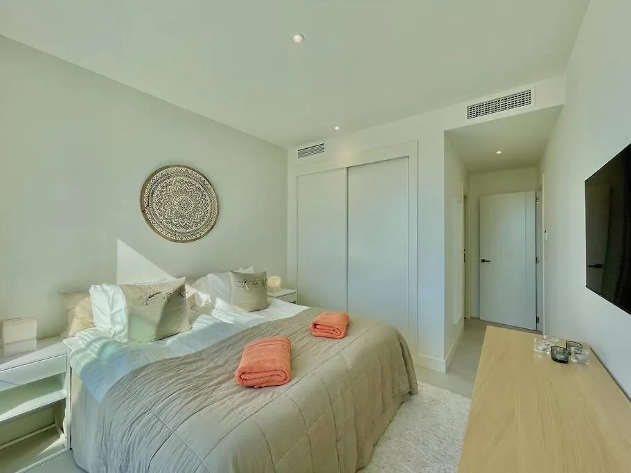 Santa Barbara Heights - Heated Pool, Gym, Bbq. Apartment Malaga 0*,  Spain
