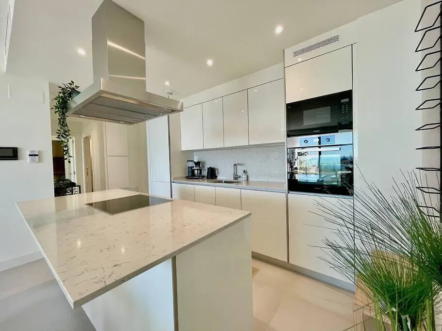 Santa Barbara Heights - Heated Pool, Gym, Bbq. Apartment Malaga