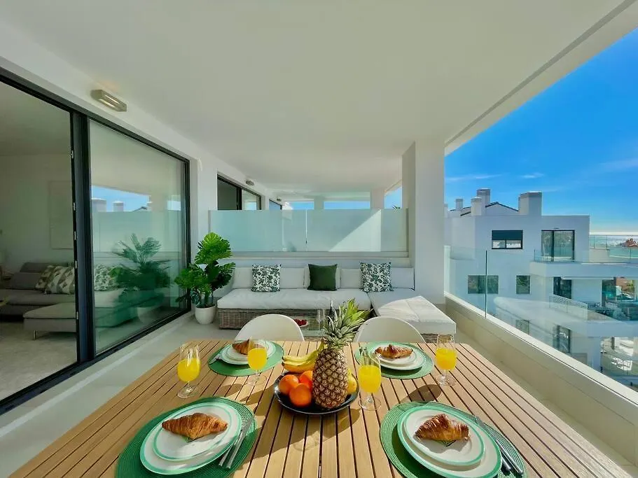 Santa Barbara Heights - Heated Pool, Gym, Bbq. Apartment Malaga 0*,  Spain