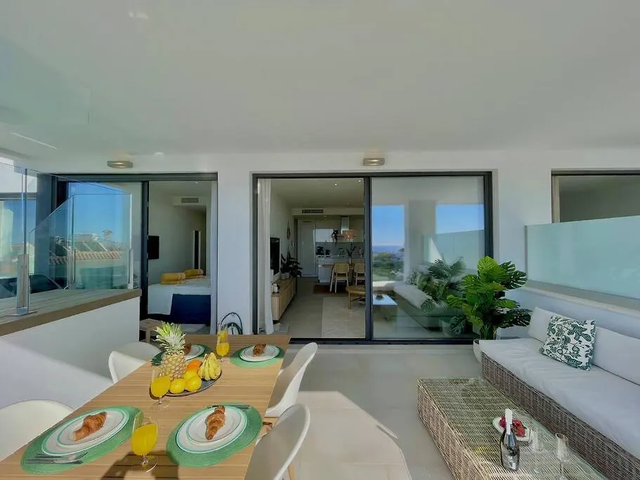 Santa Barbara Heights - Heated Pool, Gym, Bbq. Apartment Malaga 0*,  Spain